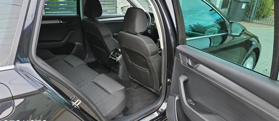 Skoda Superb cena 74904 przebieg: 211353, rok produkcji 2017 z Zawiercie małe 379